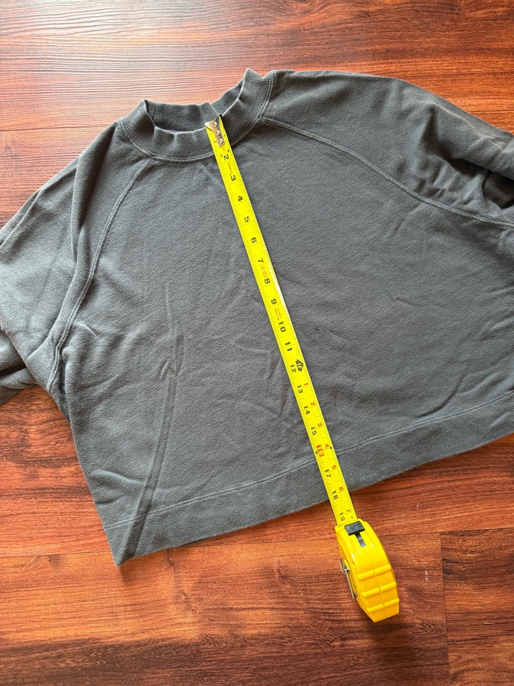 Vuori cropped sweatshirt - Picture 3 of 5